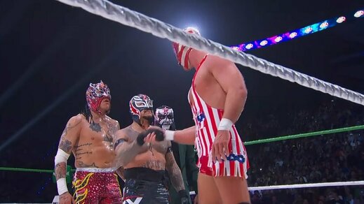 Rey Mysterio y El Grande Americano parece que hicieron las paces (Captura)