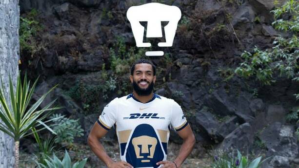 Juninho Vieira con la playera de Pumas / Pumas