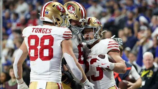 Christian McCaffrey se lució en el partido (Reuters)