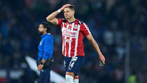 Chicharito ya no fue renovado por Chivas. (Foto: Mexsport)