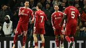 Jugadores del Liverpool festejan uno de sus goles ante Tottenham (Reuters)