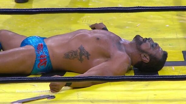 Alberto el Patrón debe marcharse de AAA tras perder con El Mesías (Captura)