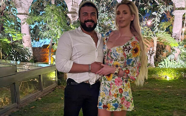 Andrade y Charlotte Flair se comprometieron en el Año Nuevo del 2020. (IG @AndradeAlmas)