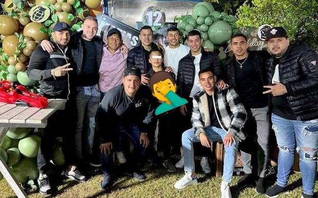 Las redes sociales tundieron al Cata Domínguez por la fiesta de su hijo. Foto: (Especial)