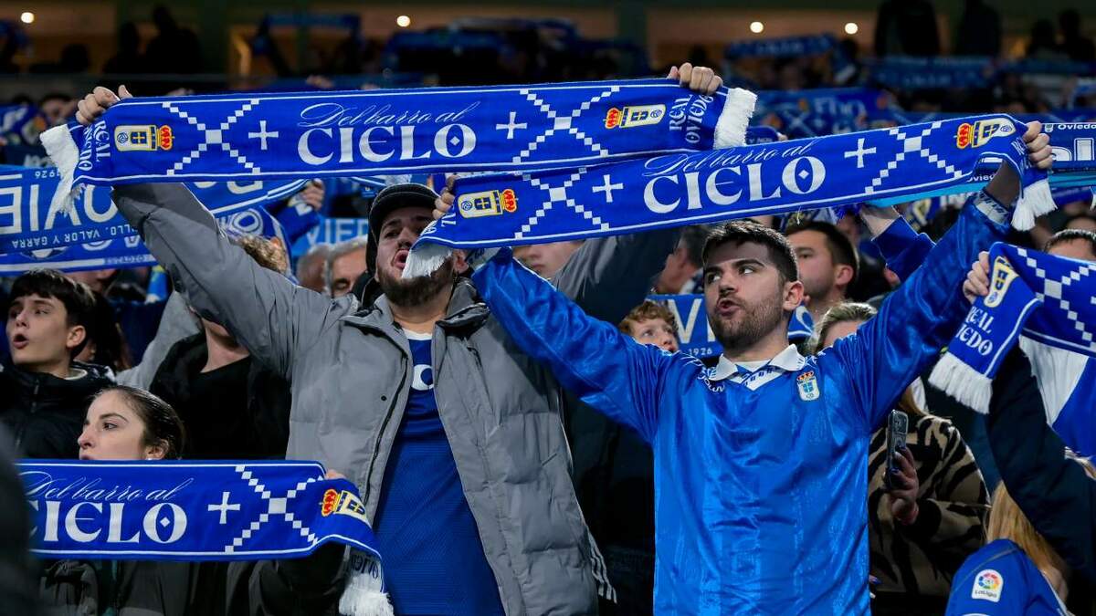Aficionados de Real Oviedo se meten con Arturo Elías Ayub (@RealOviedo)