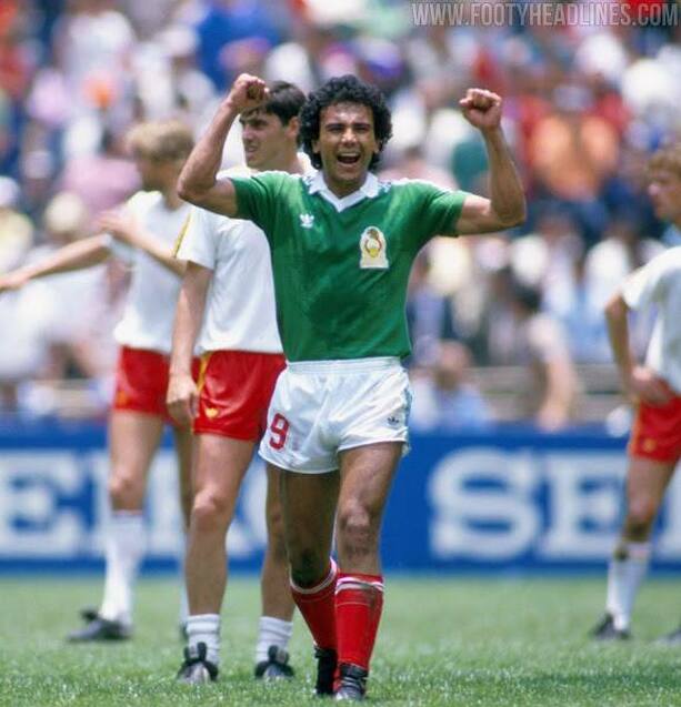 Hugo Sánchez celebra su gol en México 86 (Footy Headlines)