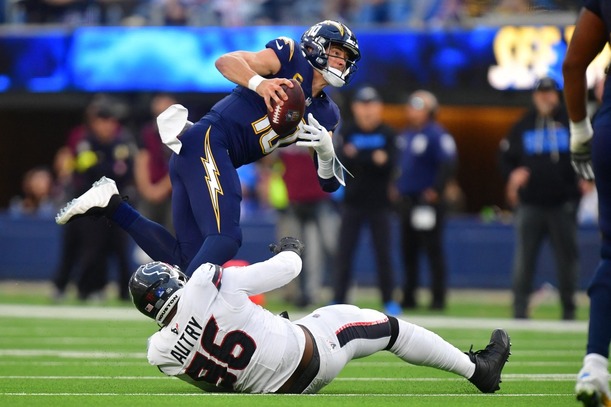 Justin Herbert en el Chargers vs Texans (Reuters)