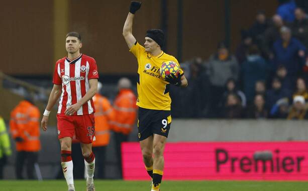 Raúl Jiménez anotó en la victoria del Wolverhampton (Foto Reuters)