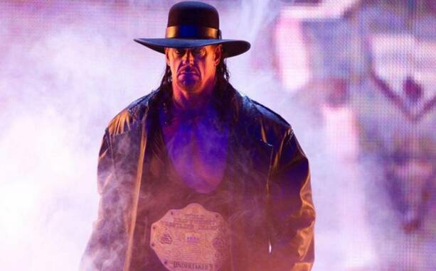 The Undertaker sufrió una quemadura durante su entrada a Elimination Chamber 2010 (Foto Twitter @davidsanzjr)