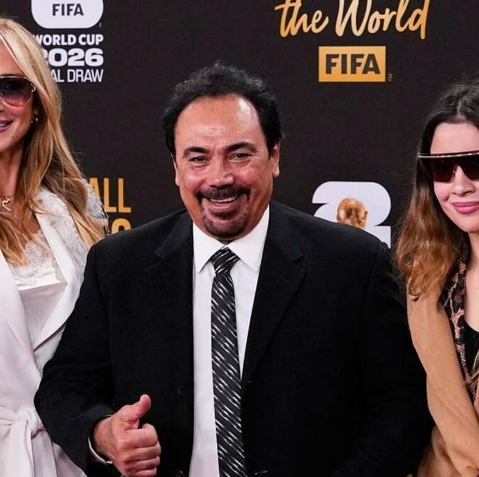 Hugo Sánchez estuvo presente con su familia en el sorteo del Mundial 2026 (Mexsport)