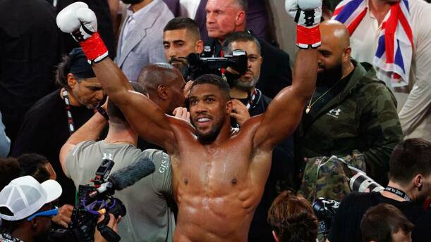 Anthony Joshua celebra su victoria ante Jake Paul (Reuters)