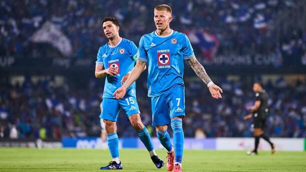 Mateusz Bogusz marco en la goleada de Cruz Azul al Vancouver (Mexsport)