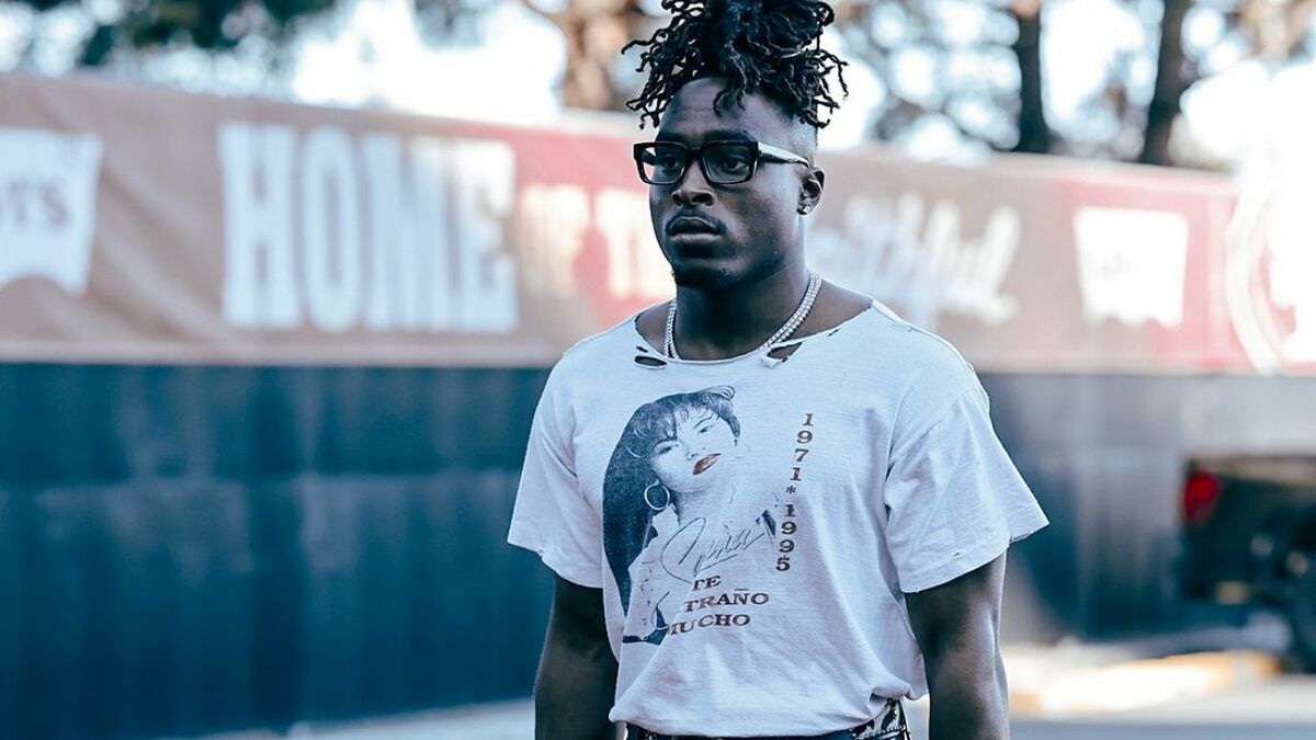 Upton Stout apareció con esta playera que causó sensación. (foto: San Francisco)