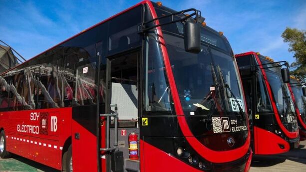 La multa por invadir el carril del metrobús es costosa en CDMX (Cuartoscuro)