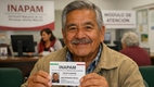 Estos adultos mayores deberán renovar su tarjeta INAPAM en 2026. Foto: Sora IA