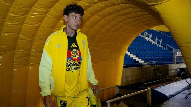 Lichnovsky vino de más a menos con el América (Imago7)