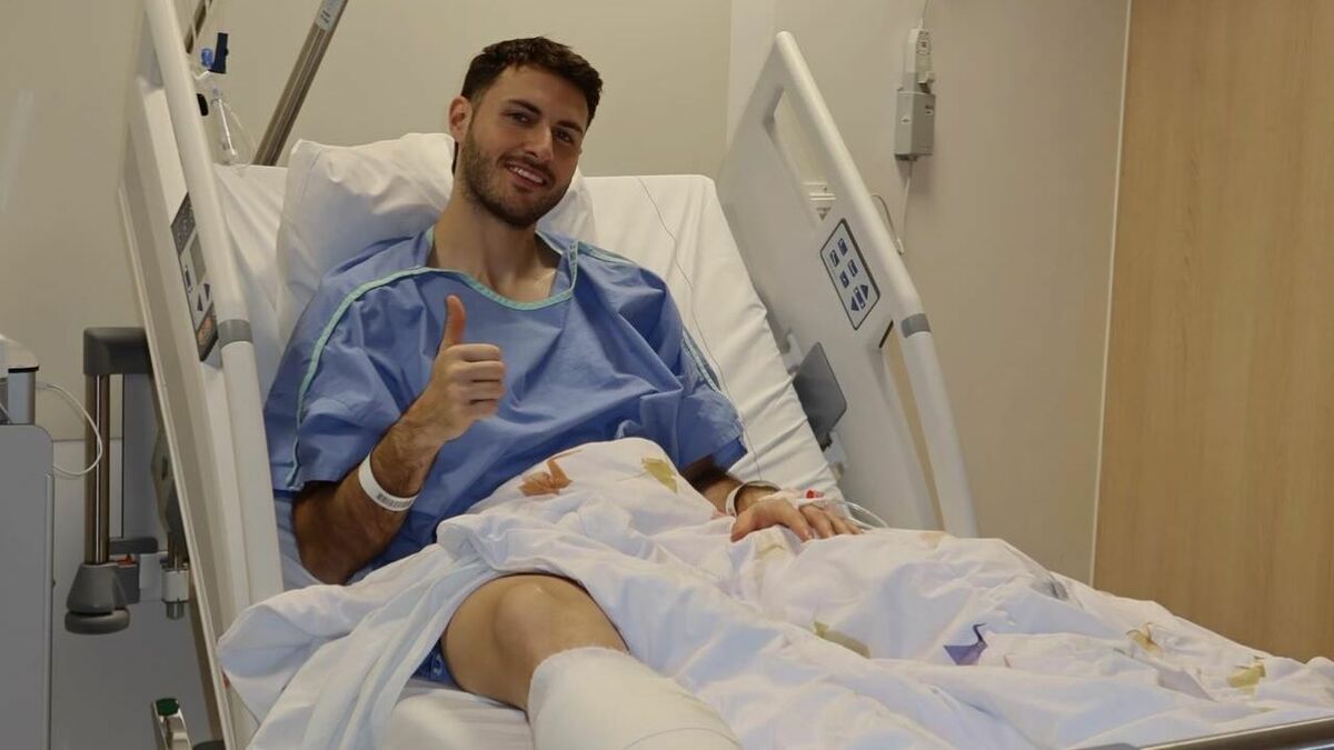Santiago Gimenez fue operado del tobillo (X: @Santgimenez_)