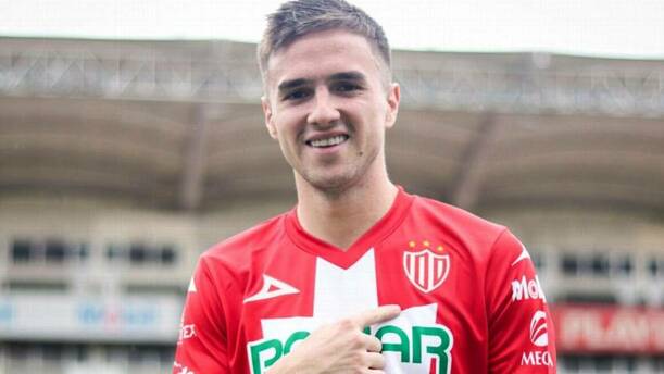 Agustín Palavecino presume la playera de los Rayos (Necaxa)