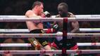 Terence Crawford y Canelo Álvarez en su pelea (Reuters)