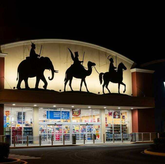 Los Reyes Magos tendrán horas extras para conseguir los regalos para los niños (Google AI Studio)