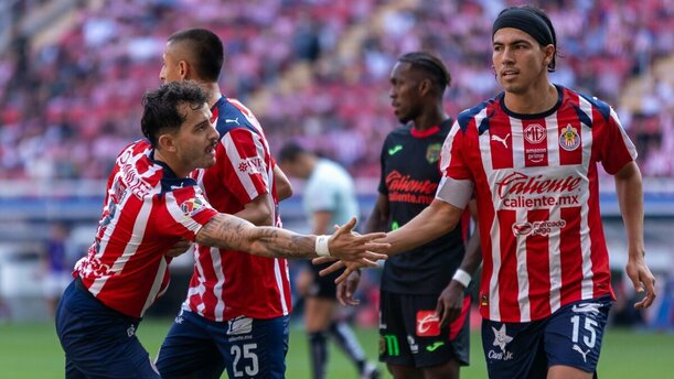 Alan Mozo y Erick Gutiérrez podrían salir de las Chivas (Imago7)