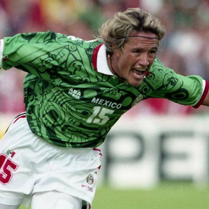 Luis Hernández vistió el histórico jersey del calendario del sol (Mexsport)