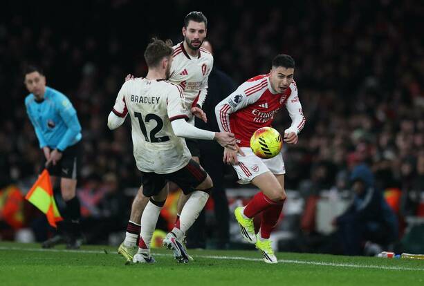 Arsenal y Liverpool empatan sin goles / Reuters