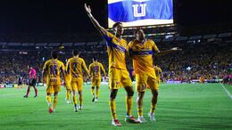 Bernardo Parra (der.) con Ozziel Herrera (der.) (Imago7)