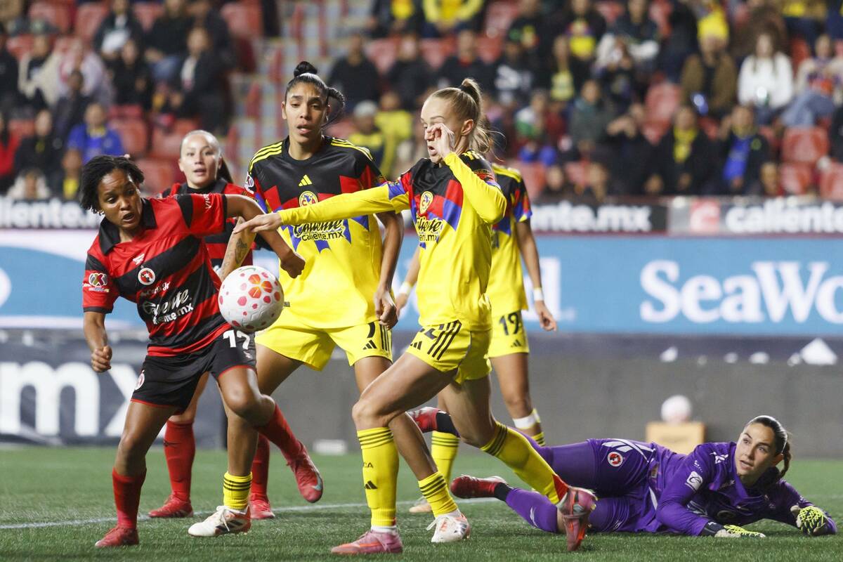 América jugó los últimos 20 minutos con una menos / Mexsport