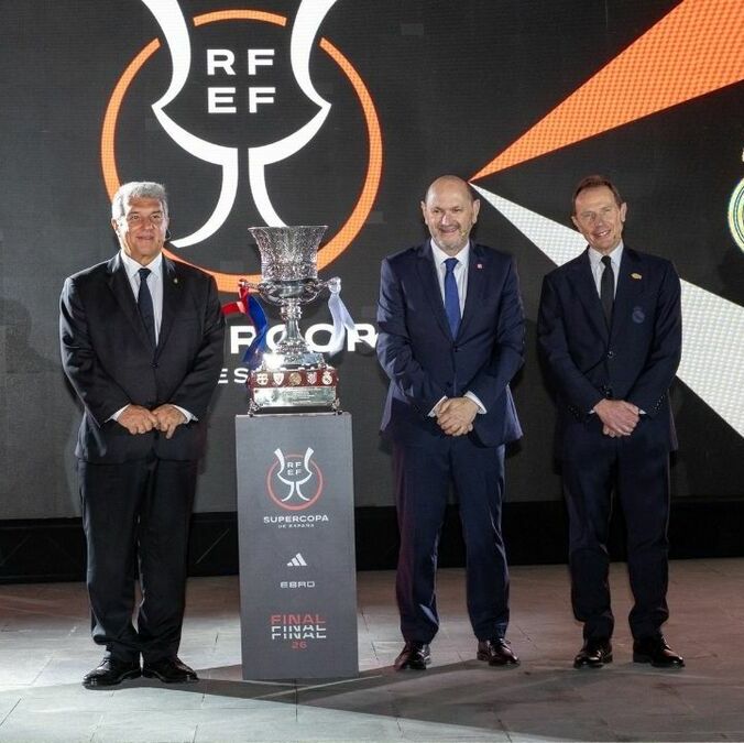 Bienvenida previa a la Final de la Supercopa de España (@rfef)