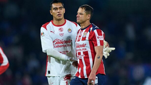 Chicharito terminó como villano en la Liguilla con Chivas. (Foto: Mexsport)
