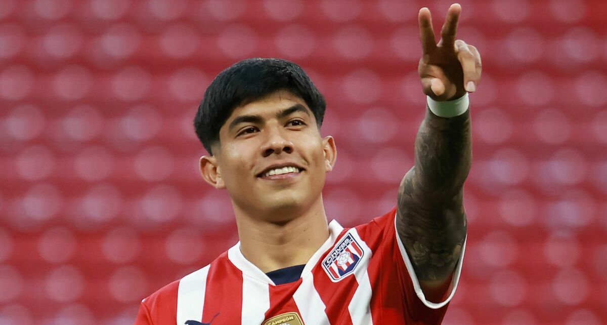 Gael García podría tener mayor oportunidad en el primer equipo de Chivas (Imago7)