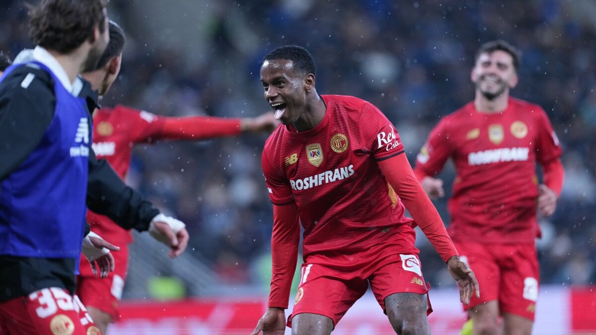 Helinho marcó un golazo para la victoria de Toluca en Monterrey (Imago7)