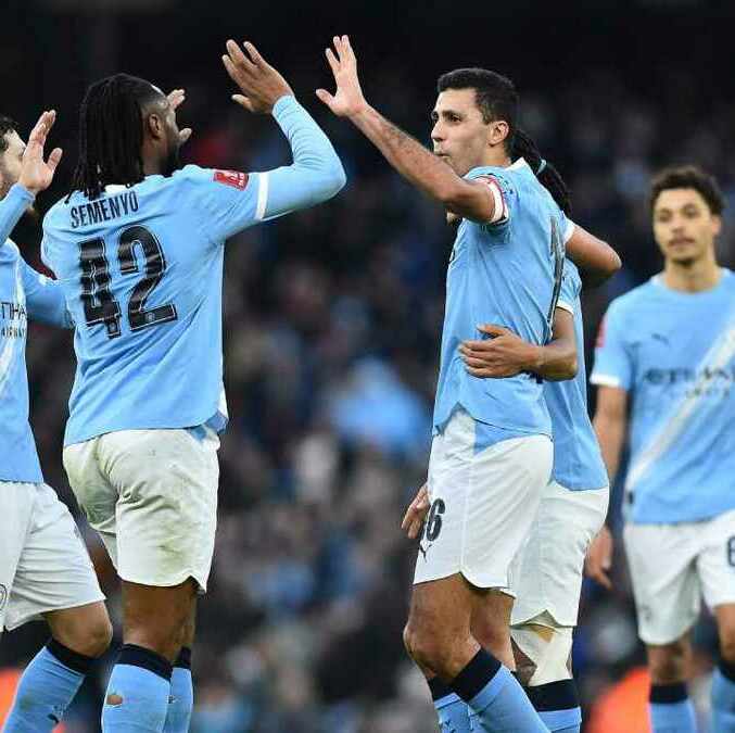 Semenyo se estrenó con la camiseta de los citizens (Reuters)