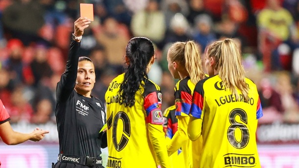 Scarlett Camberos fue expulsada del Xolos vs América (Imago7)