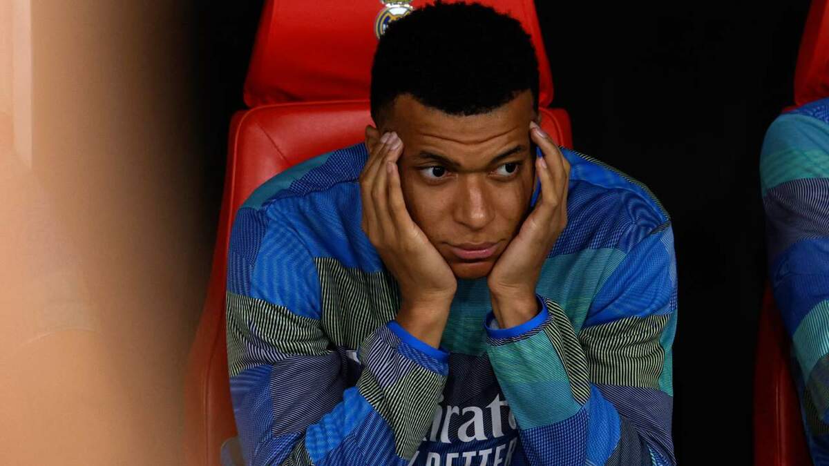 Kylian Mbappé se despide del entrenador Xabi Alonso (Reuters)