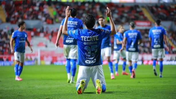 Iker Fimbres celebra un gol en la Liga MX (Mexsport)
