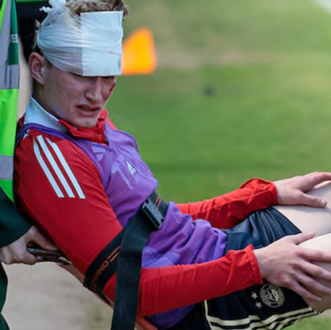 Jack MacKenzie fue agredido desde la tribuna. (Foto: Especial)