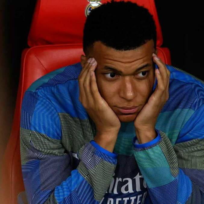 Kylian Mbappé se despide del entrenador Xabi Alonso (Reuters)