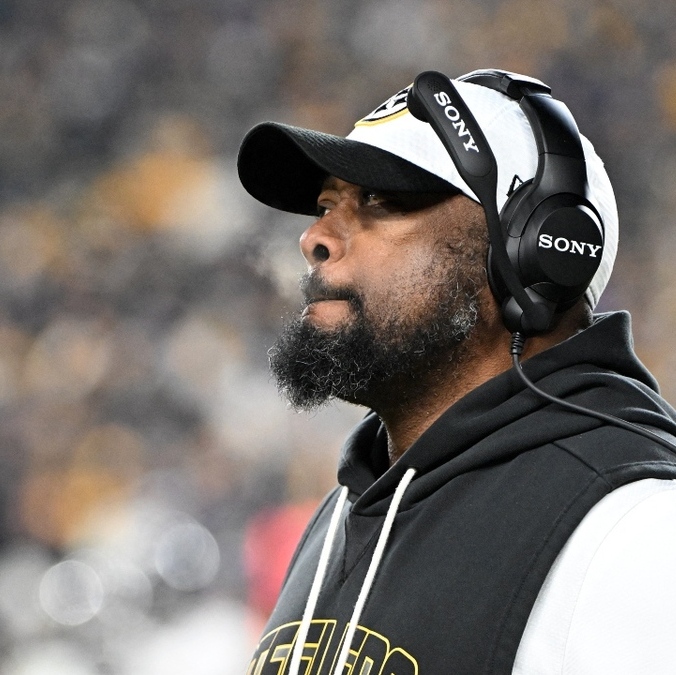 Mike Tomlin renunció como Head Coach de los Pittsburgh Steelers tras su eliminación ante Houston Texans. Foto: Reuters