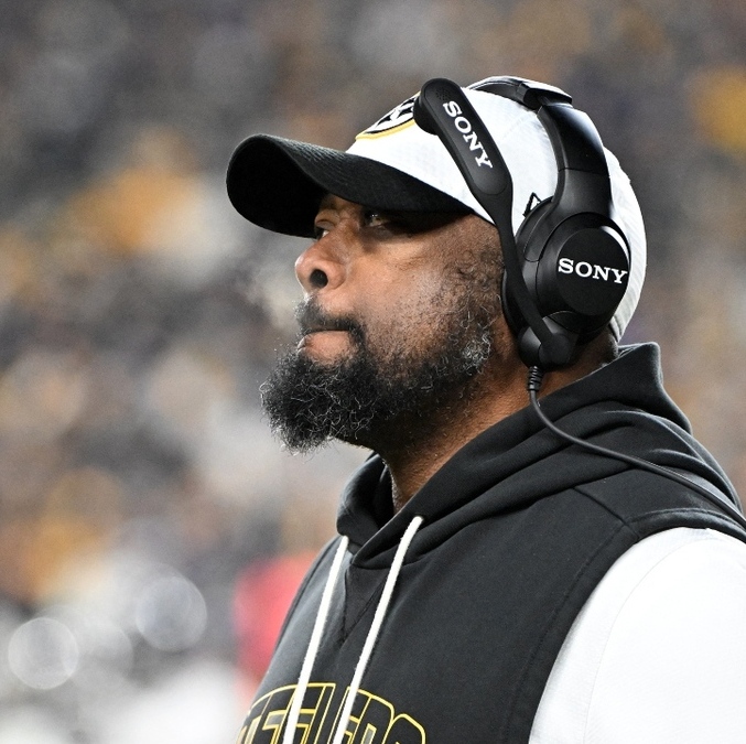 Mike Tomlin renunció como Head Coach de los Pittsburgh Steelers tras su eliminación ante Houston Texans. Foto: Reuters