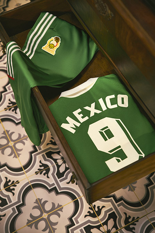 El uniforme retro en el cajón antiguo. (Foto: adidas)