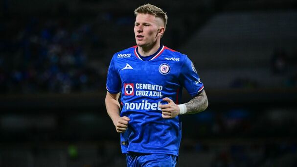 Mateusz Bogusz en duelo con Cruz Azul ante Santos (Imago7)
