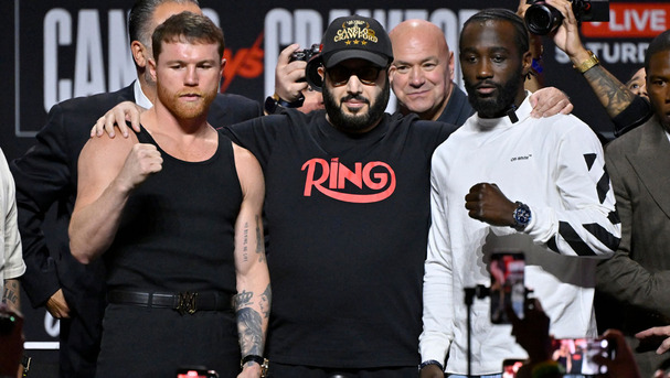 Turki Al-Sheikh en la promoción de la pelea Canelo vs. Crawford. (Foto: AFP)