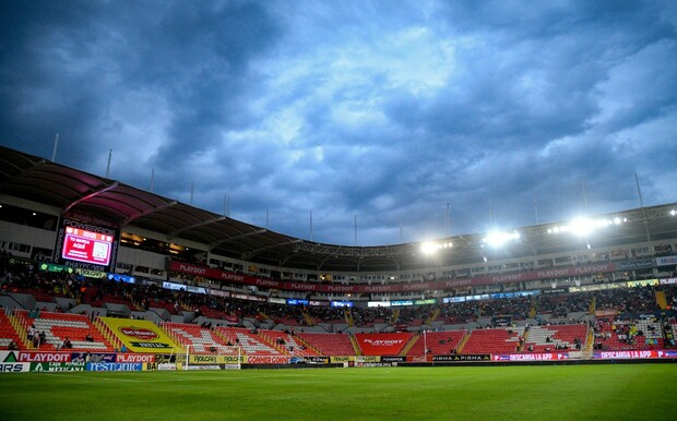 Así lucía el cielo en el Estadio Victoria | Imago 7