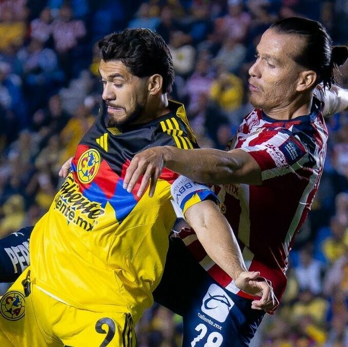 Henry Martín en duelo ante Chivas (Imago7)
