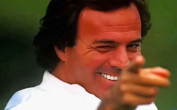 Julio Iglesias mostró esta imagen de cuando era joven.