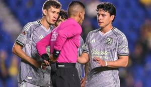 Ramón Juárez se fue expulsado del juego ante San Luis (Imago7)