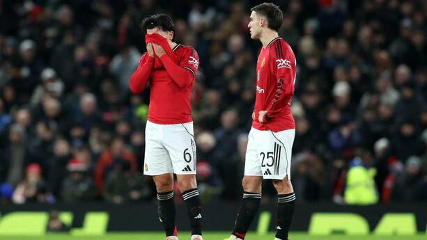Manchester United sigue sin poder salir de su crisis (Reuters)