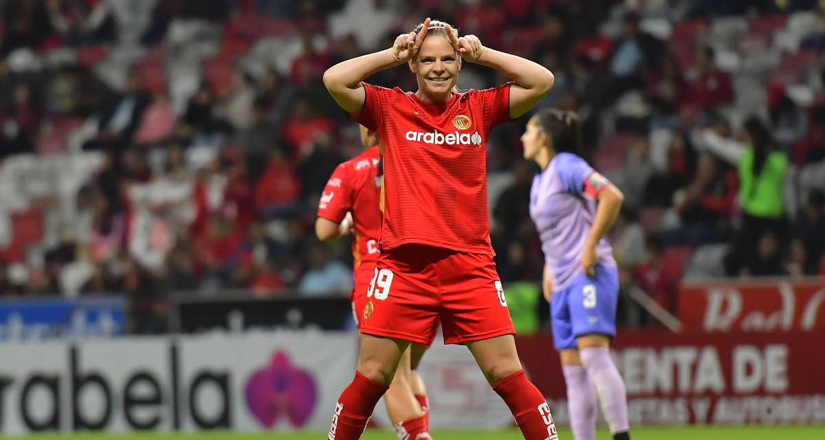 Faustine Robert y Eugénie Le Sommer con el Toluca (Imago7)